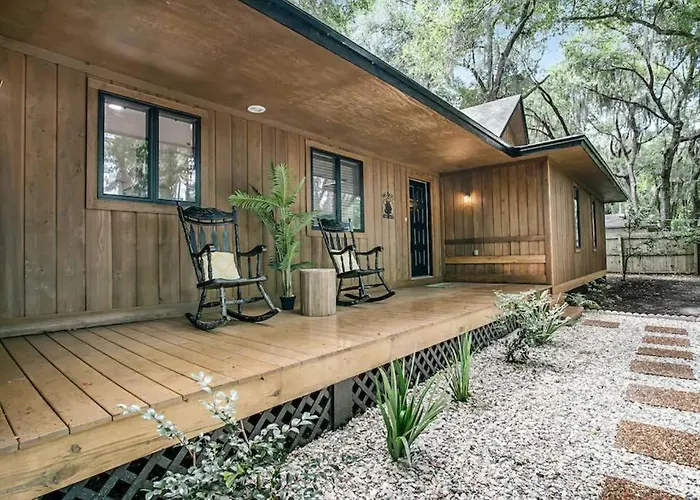 Buccaneer Bungalow On Amelia Isle!