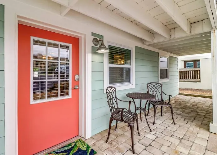 Tropical Beach Bungalow Down - Backyard - Grill - Across Street From Beach