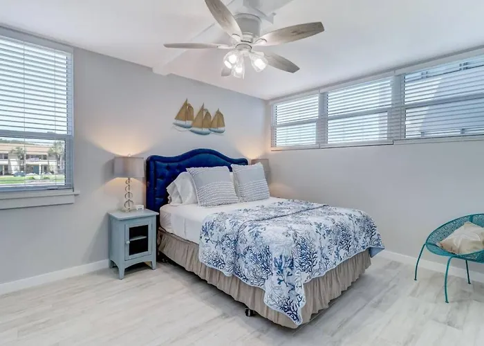Ketch Courtyard Condo - Oceanview Balcony - Pool - Steps From The Beach